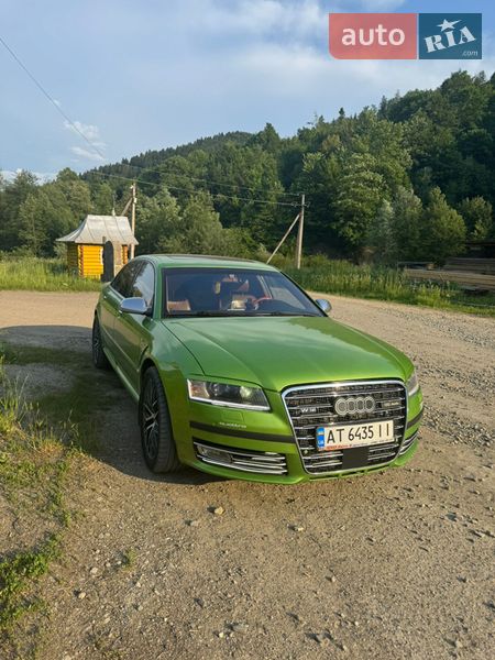 Седан Audi A8 2005 в Яремче