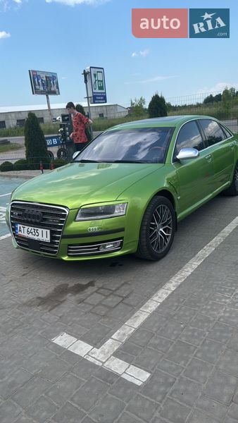 Седан Audi A8 2005 в Яремче