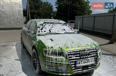 Седан Audi A8 2005 в Яремче