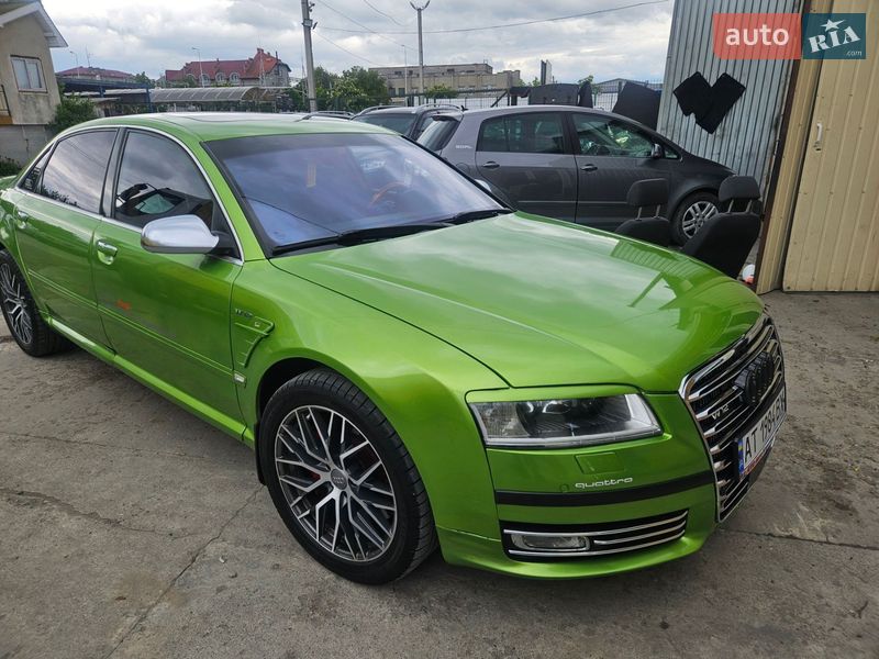 Седан Audi A8 2005 в Яремче