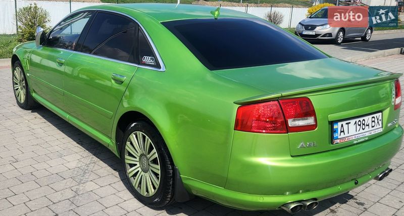 Седан Audi A8 2005 в Яремче