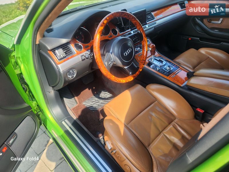 Седан Audi A8 2005 в Яремче