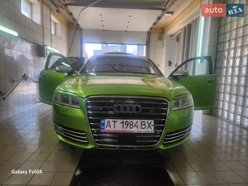 Седан Audi A8 2005 в Яремче