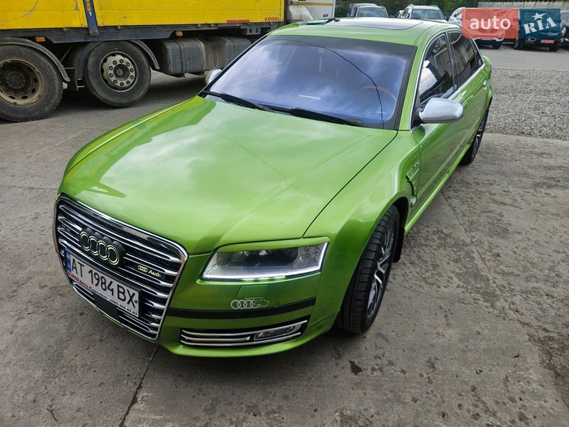 Седан Audi A8 2005 в Яремче