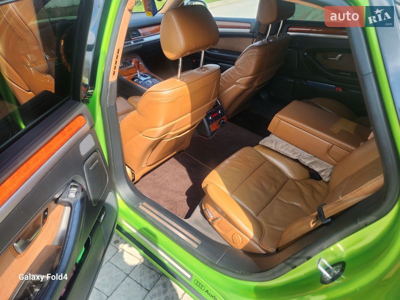 Седан Audi A8 2005 в Яремче