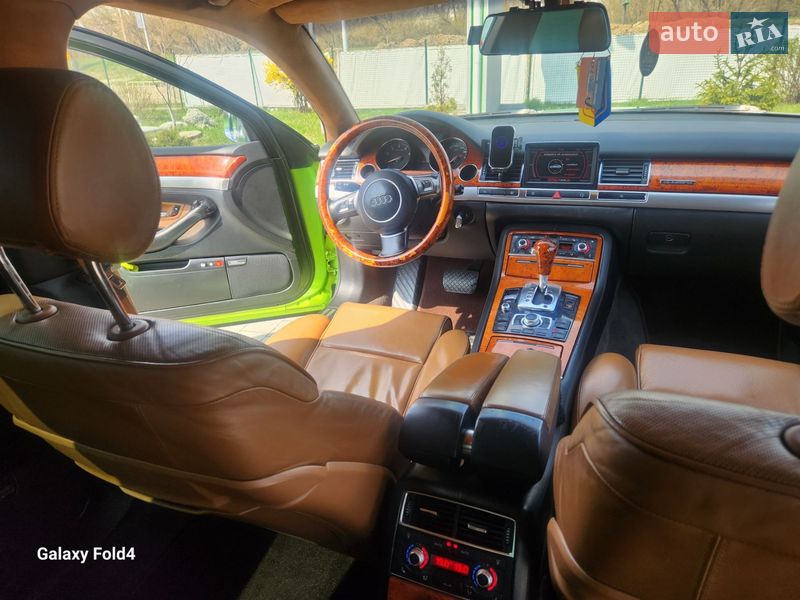 Седан Audi A8 2005 в Яремче