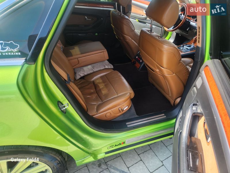 Седан Audi A8 2005 в Яремче