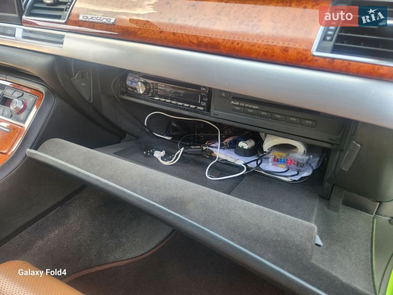 Седан Audi A8 2005 в Яремче