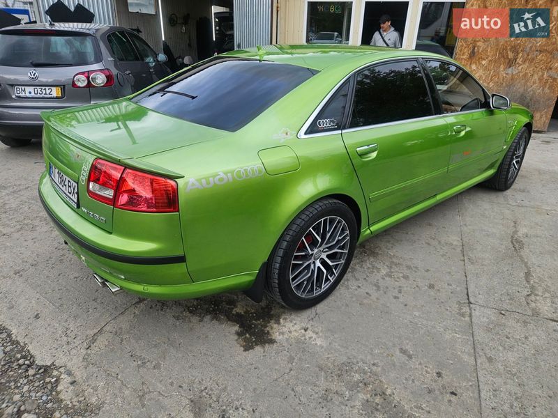Седан Audi A8 2005 в Яремче