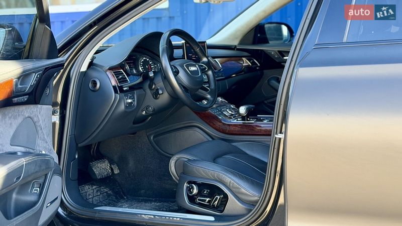Седан Audi A8 2013 в Києві
