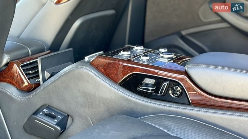 Седан Audi A8 2013 в Києві