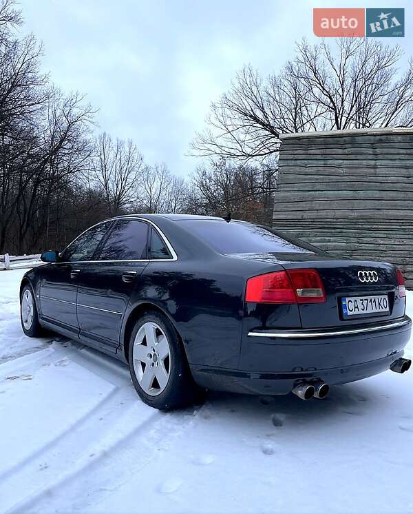 Седан Audi A8 2004 в Шишаки