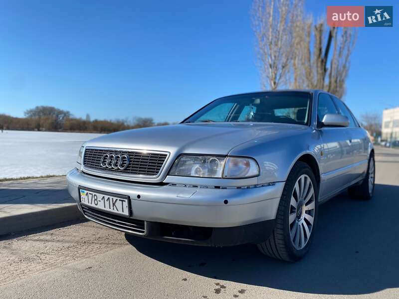 Седан Audi A8 1998 в Василькові