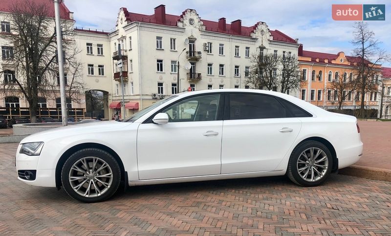 Седан Audi A8 2012 в Києві