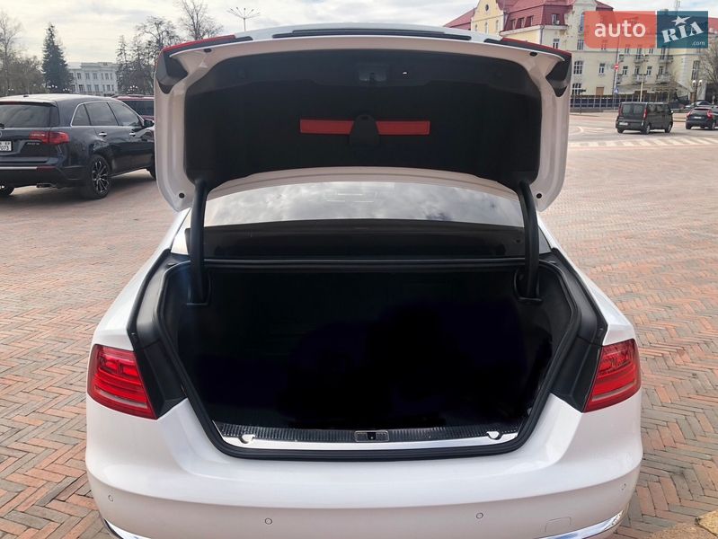 Седан Audi A8 2012 в Києві
