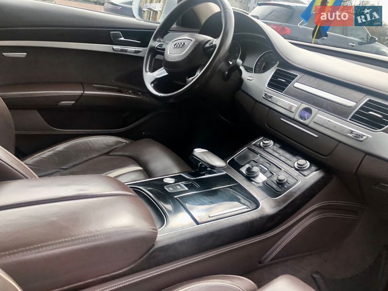 Седан Audi A8 2012 в Києві