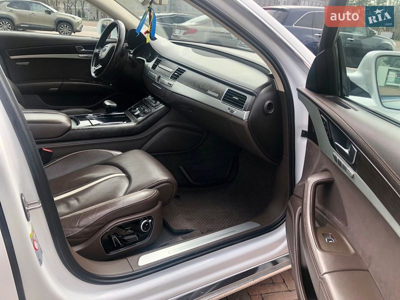 Седан Audi A8 2012 в Києві