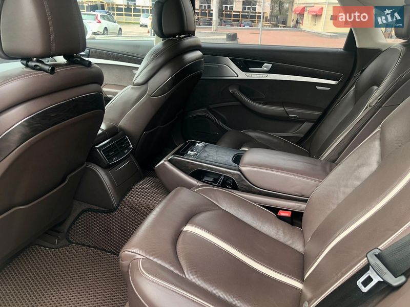 Седан Audi A8 2012 в Києві