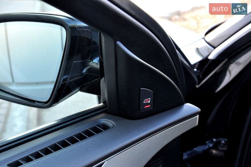 Седан Audi A8 2013 в Львові