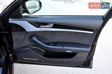 Седан Audi A8 2013 в Львове