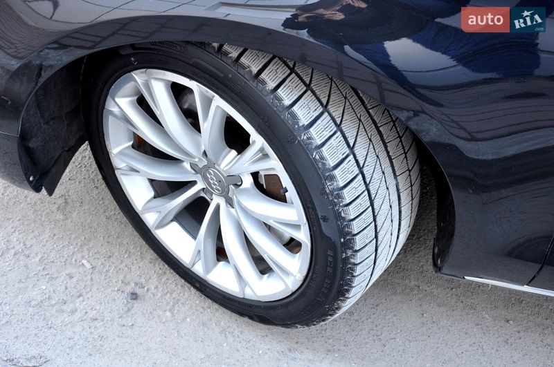 Седан Audi A8 2013 в Львові