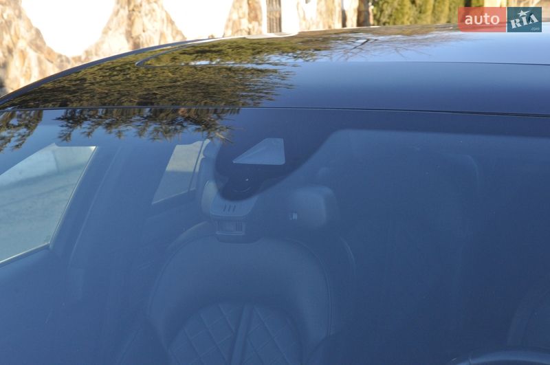 Седан Audi A8 2013 в Львові