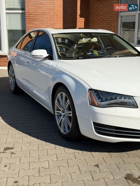 Седан Audi A8 2012 в Одесі