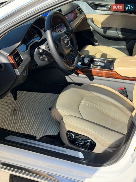 Седан Audi A8 2012 в Одесі