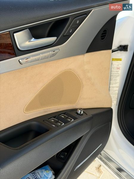 Седан Audi A8 2012 в Одесі