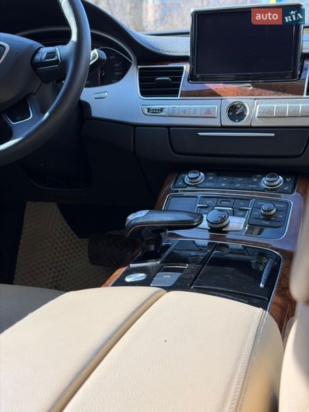 Седан Audi A8 2012 в Одесі