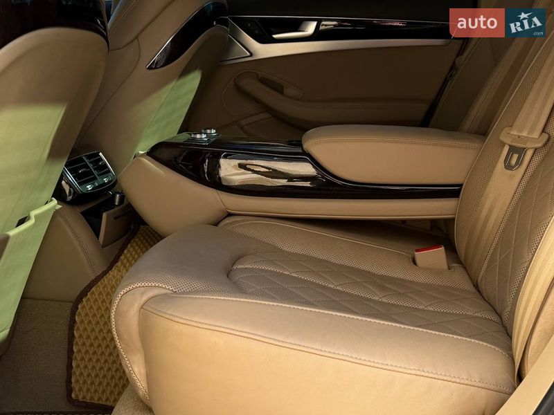 Седан Audi A8 2013 в Миколаєві