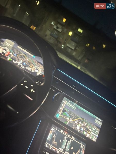 Седан Audi A8 2018 в Мукачевому