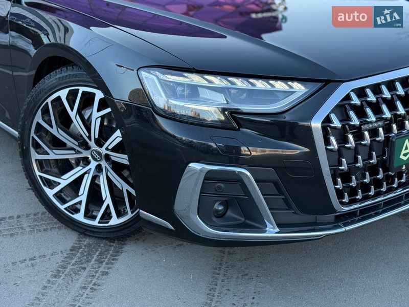 Седан Audi A8 2022 в Киеве