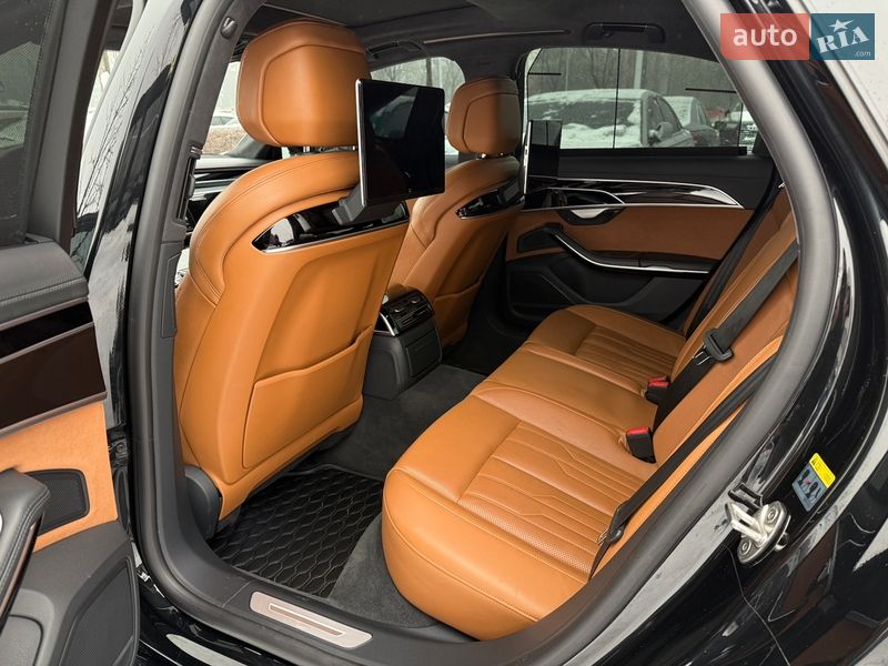 Седан Audi A8 2022 в Киеве