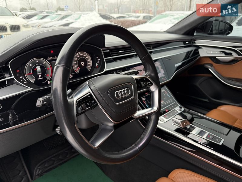 Седан Audi A8 2022 в Киеве