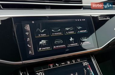 Седан Audi A8 2022 в Киеве