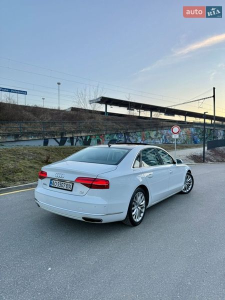Седан Audi A8 2014 в Ужгороде