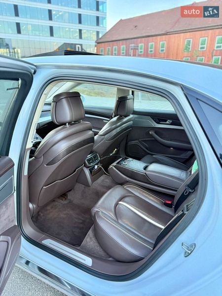 Седан Audi A8 2014 в Ужгороде