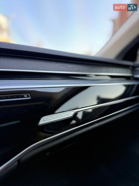 Седан Audi A8 2020 в Чернівцях