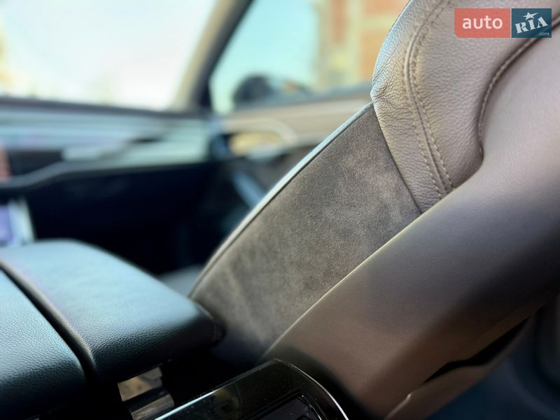 Седан Audi A8 2020 в Чернівцях