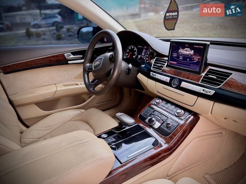 Седан Audi A8 2013 в Львове