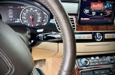 Седан Audi A8 2013 в Львове