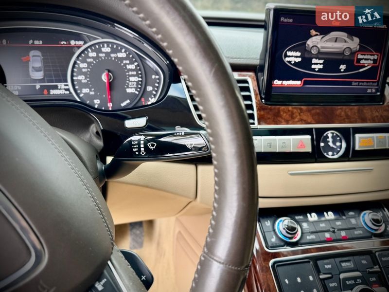 Седан Audi A8 2013 в Львове