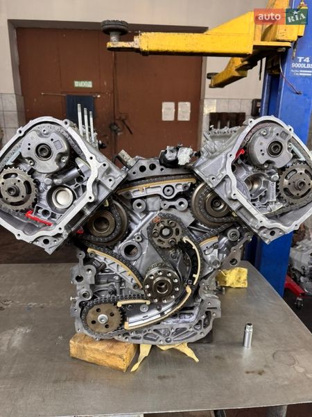 Седан Audi A8 2013 в Львове