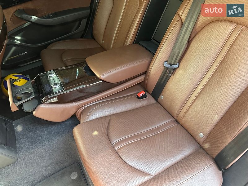 Седан Audi A8 2017 в Первомайске