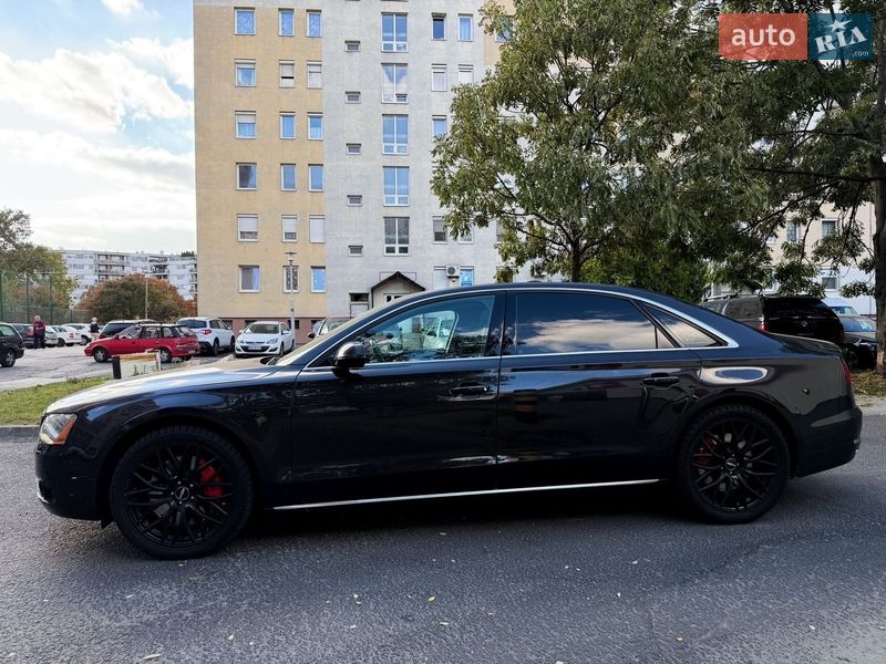 Седан Audi A8 2014 в Береговому