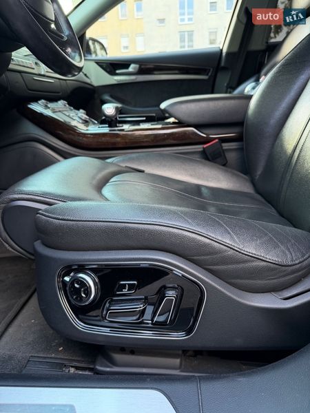 Седан Audi A8 2014 в Береговому