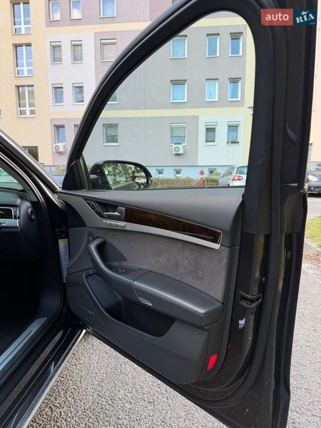 Седан Audi A8 2014 в Береговому