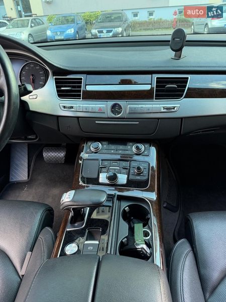 Седан Audi A8 2014 в Береговому