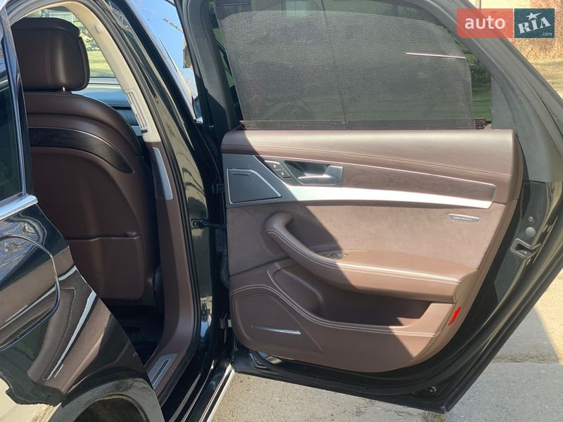Седан Audi A8 2012 в Черновцах